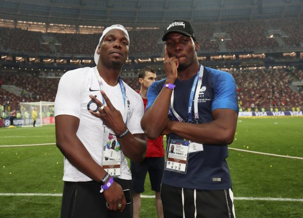 Anh: Pogba nặng tới 98 kg tại một điểm, nhưng dần dần hồi phục, cả gia đình chúng tôi vẫn hợp nhất