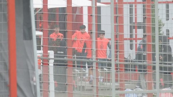 Người mới tham gia cao! Ảnh: Kim Min-Jae bị thương, cầu thủ trẻ 15 tuổi của Bayern đi tàu Pavic với đội đầu tiên