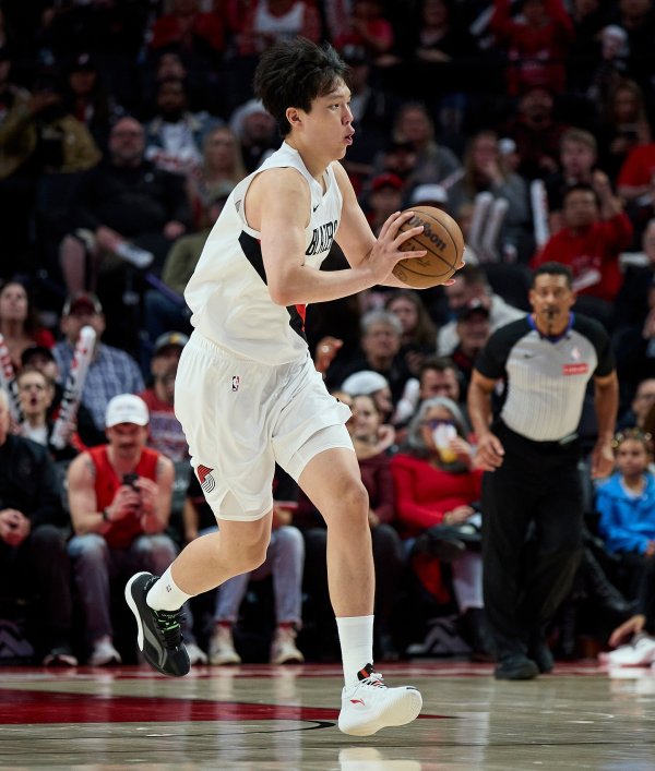 Người truyền thông: Yang Hansen đã tiến bộ! Curry có một hình trụ! Ôi 😂!