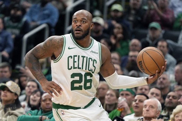 White nói về cú đánh buzzer beater của Tillman: Cú ném đó rất quan trọng. Anh ấy đã làm việc chăm chỉ để có được những khoảnh khắc như thế này.