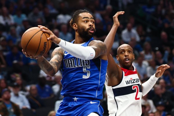 39-25 trong quý thứ ba! Russell: Chúng tôi đã mắc quá nhiều sai lầm trong hiệp một. Chúng ta có thể mở ra tình huống nếu không phạm sai lầm.