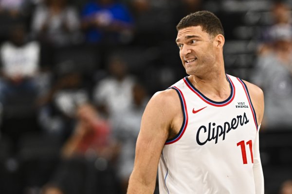 Trong 3 trận đầu tiên, anh ghi trung bình 8,7 điểm và 42,1% số lần ném ba điểm. Luo: Luo là người có thành tích tốt nhất trong đội trong trại huấn luyện.