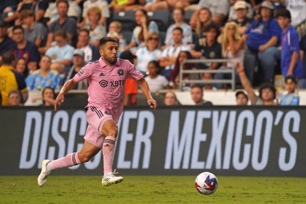 Phóng viên: Hậu vệ cánh Alba của Miami gặp vấn đề về ngón tay nhưng hiện đang hồi phục tốt