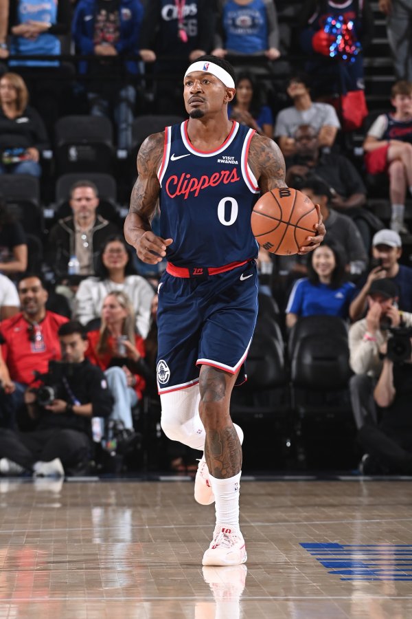 Tôi đã trở lại! Bill sẽ bắt đầu vào tối nay, anh đã bỏ lỡ hai trận đấu vừa qua do chấn thương lưng!