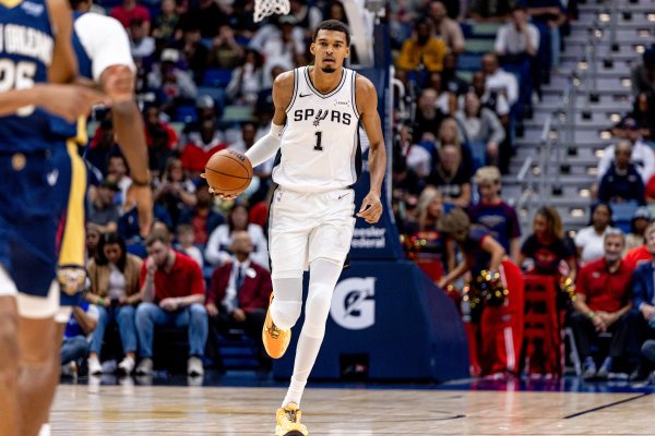 Zhang Jiawei: Suns rút kinh nghiệm từ Heat và không cho Ôn Ban vào vòng cấm. Spurs cần tìm một nhà tổ chức ổn định