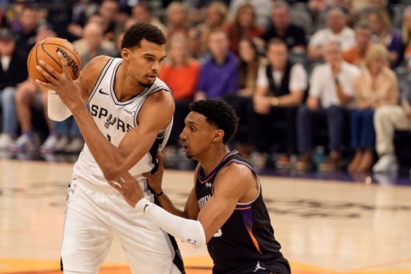 Lần đầu tiên không thể ghi được con số gấp đôi kể từ ngày 24 tháng 10! Làm thế nào mà Suns lại giới hạn lớp văn học chỉ còn 9 điểm?