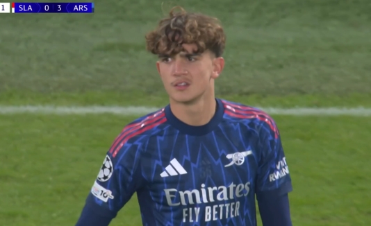 15 năm 308 ngày! Dauman vào sân thay người và trở thành cầu thủ trẻ nhất lịch sử Champions League.