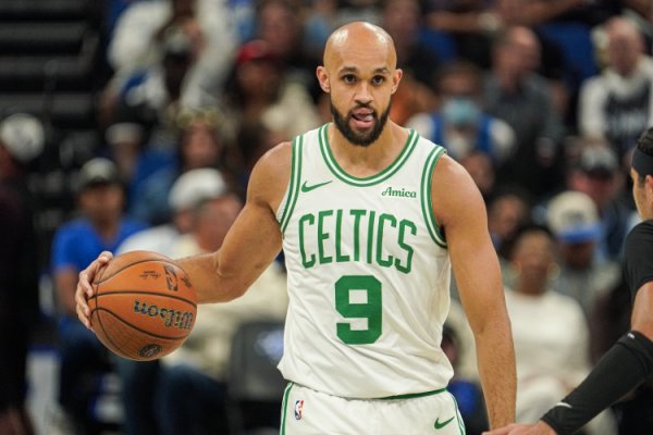 Điều này quá tàn nhẫn! White đuổi theo và trực tiếp chặn Wells.