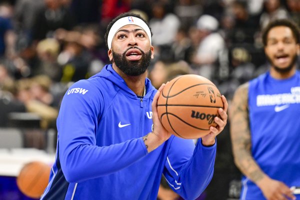 Trận đấu ngày mai với Trail Blazers, lông mày rậm có rất ít cơ hội ra sân. PJ Washington có cơ hội ra sân cao.