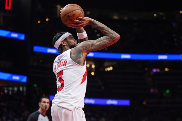 Danh sách tỷ lệ bắn tầm trung: Yingge đứng thứ nhất với 55%, Doncic đứng thứ 2 với 53,8%, Booker 4, Durant 6, SGA7