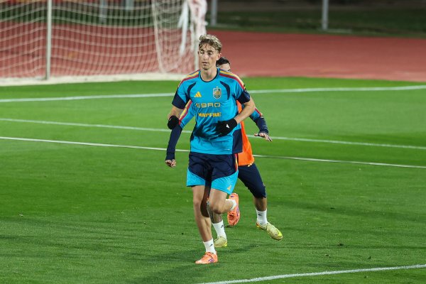 Marca: Huizen được xác nhận bình phục chấn thương sau khi kiểm tra và có thể ra sân trận gặp Elche