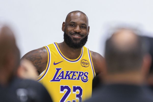 Mùa 23! Bình luận: Chưa có ai từng chiến đấu chống lại thời gian lâu đến vậy, ngoại trừ James.