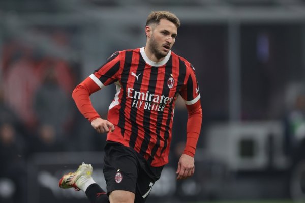 Di Marzio: Milan tính mua tiền đạo mới trong mùa đông nhưng Jimenez phải ra đi trước