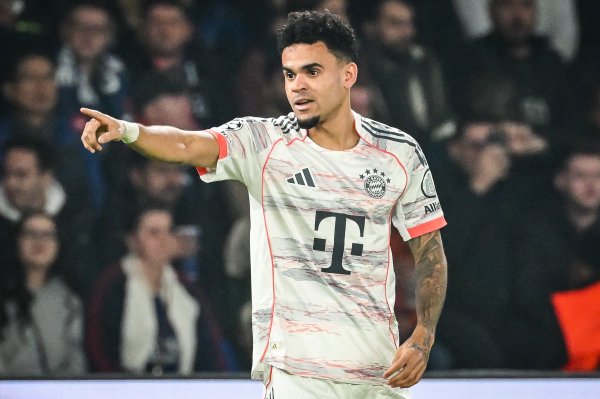 Dias đã tham gia ghi 10 bàn trong 10 trận đầu tiên ở Bundesliga trong sự nghiệp của Bayern, chỉ đứng sau Kane và Klose ở thế kỷ mới.