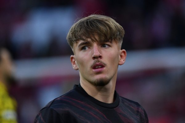 Eberl: Sự nghiệp của Messi sắp kết thúc, Carle mới đá chính nhưng Barcelona đã có cầu thủ chạy cánh 17 tuổi